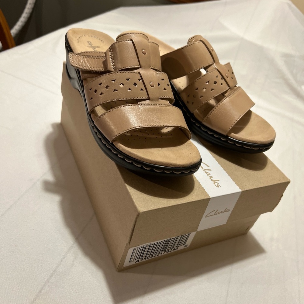 Ultimate Comfort Collection by Clark’s Slip on Slide Sandals Beige Size 9M